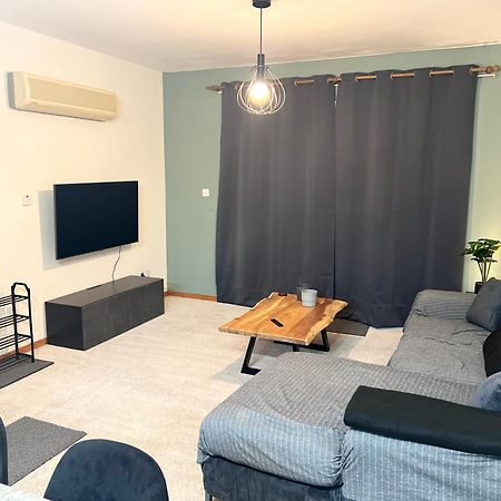 212 Apartment, A 2-Bedroom Escape Пафос Экстерьер фото